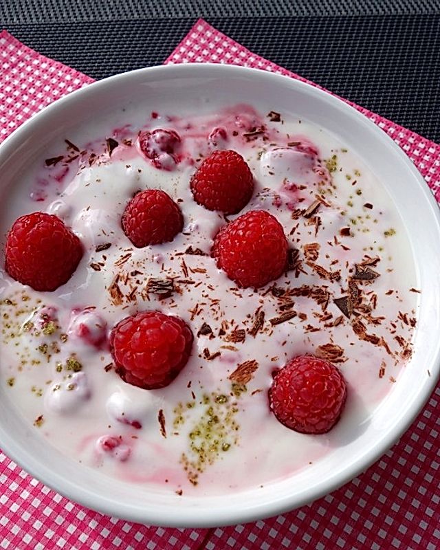 Leichtes Joghurt-Himbeeren-Dessert