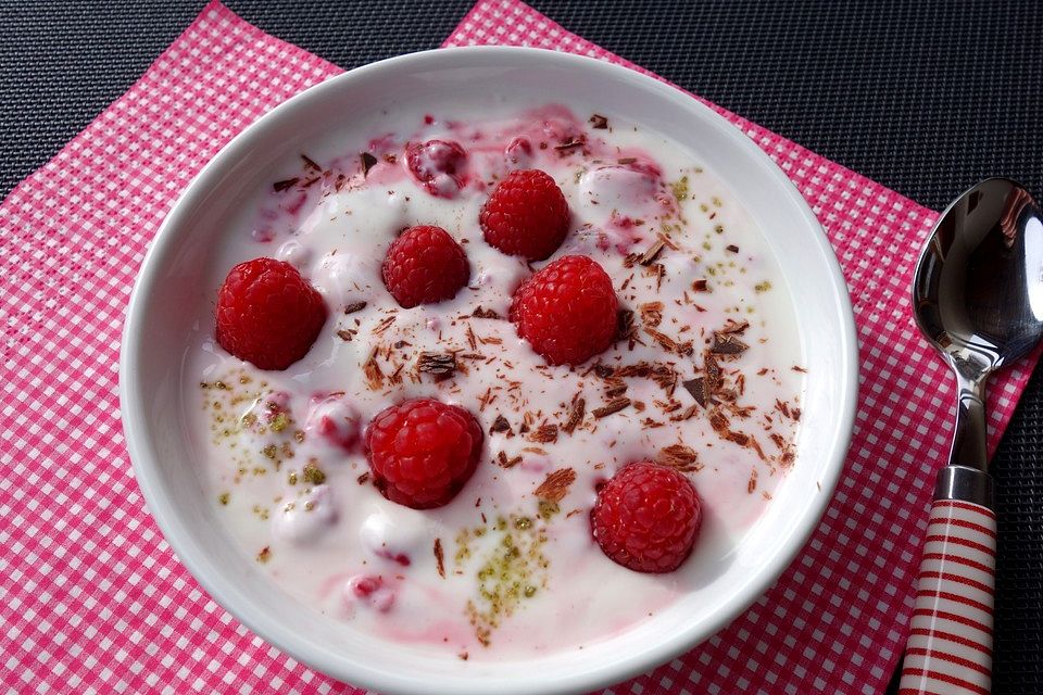 Leichtes Joghurt-Himbeeren-Dessert