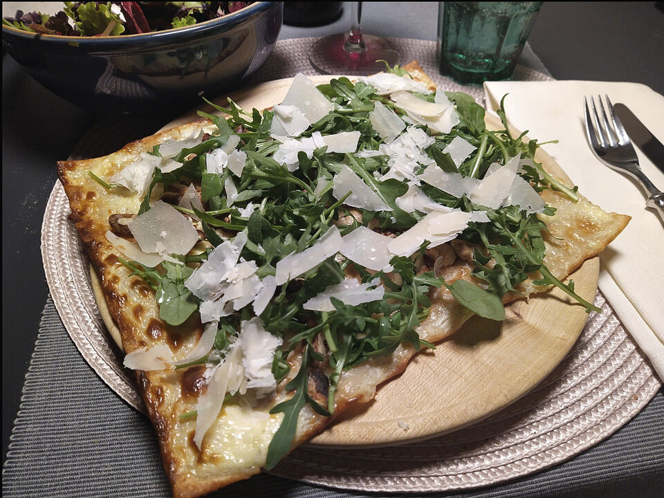 Getrüffelter Flammkuchen mit Rucola und Parmesan von Delfina36| Chefkoch Getrüffelter Flammkuchen mit Rucola und Parmesan von Delfina36| Chefkoch