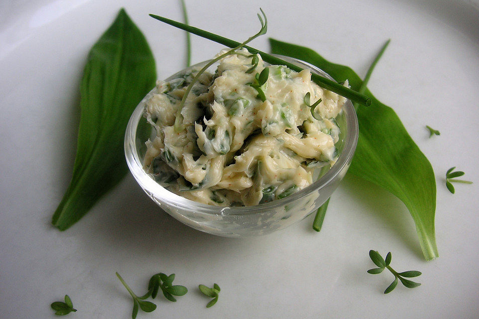 Bärlauch-Kresse-Butter mit Chilinote