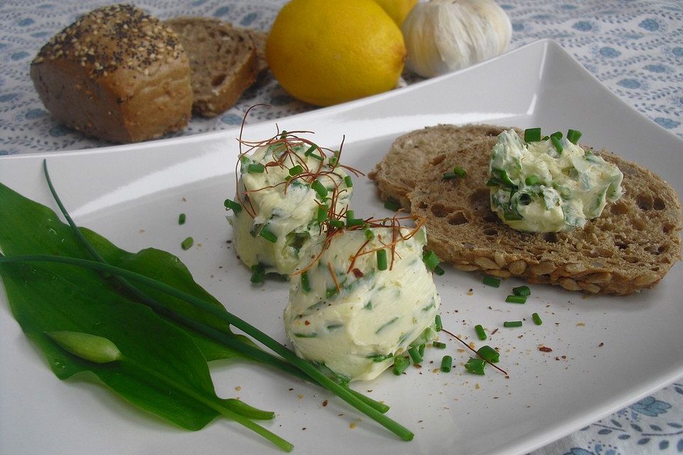 Bärlauch-Kresse-Butter mit Chilinote