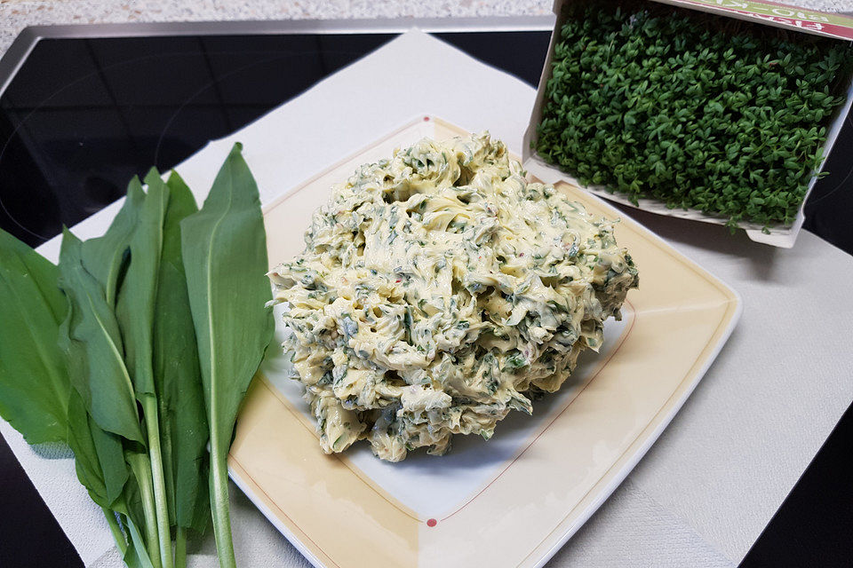 Bärlauch-Kresse-Butter mit Chilinote