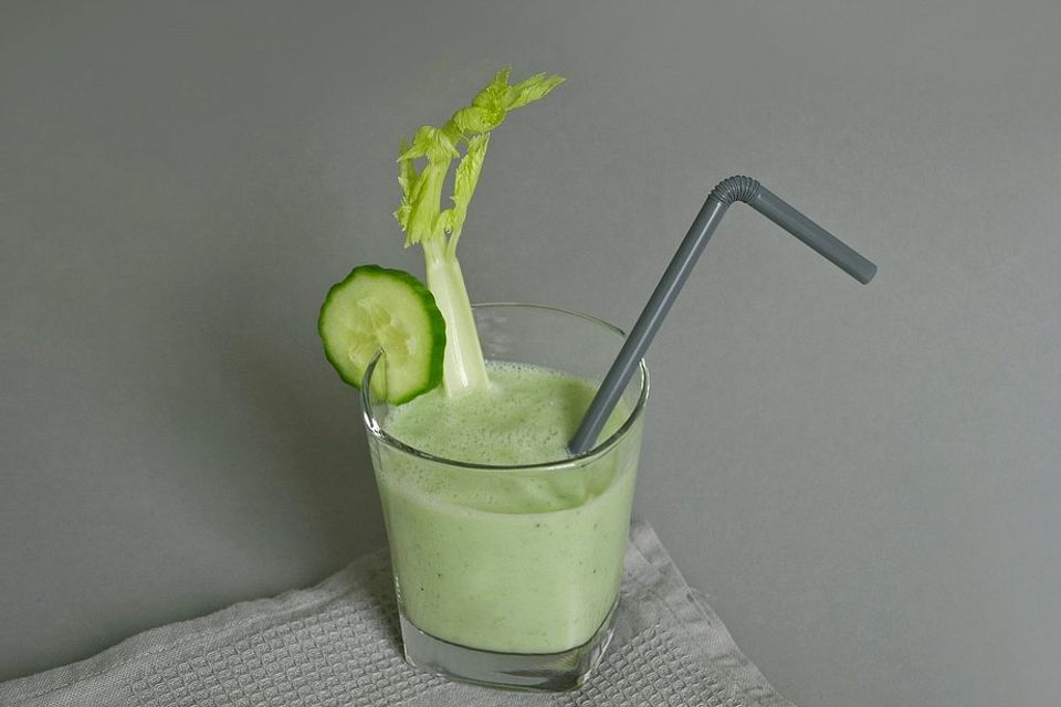 Gurken-Staudensellerie-Smoothie