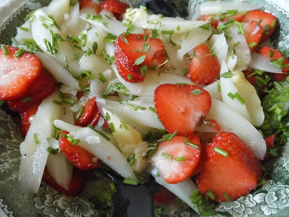 Lauwarmer Spargel-Erdbeer-Salat zu Rindersteaks von McMoe| Chefkoch