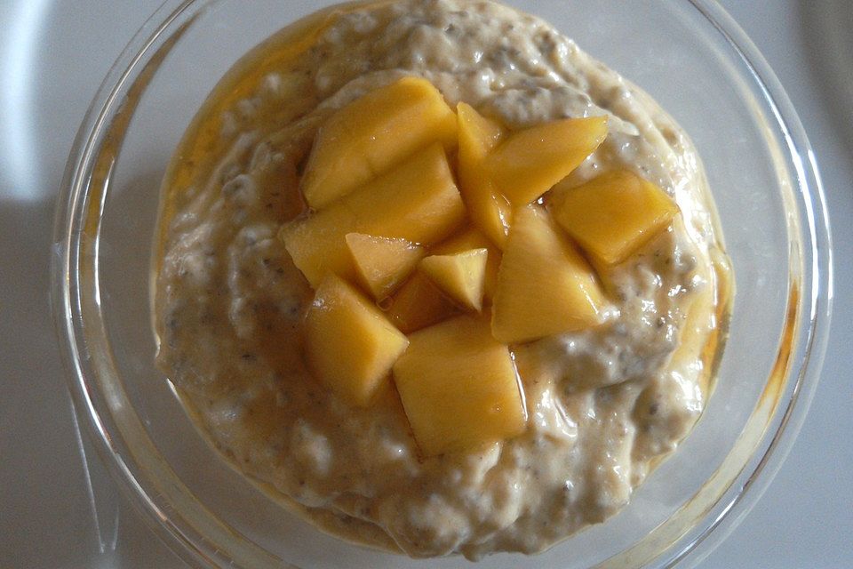 Mango-Lassi-Chia-Pudding