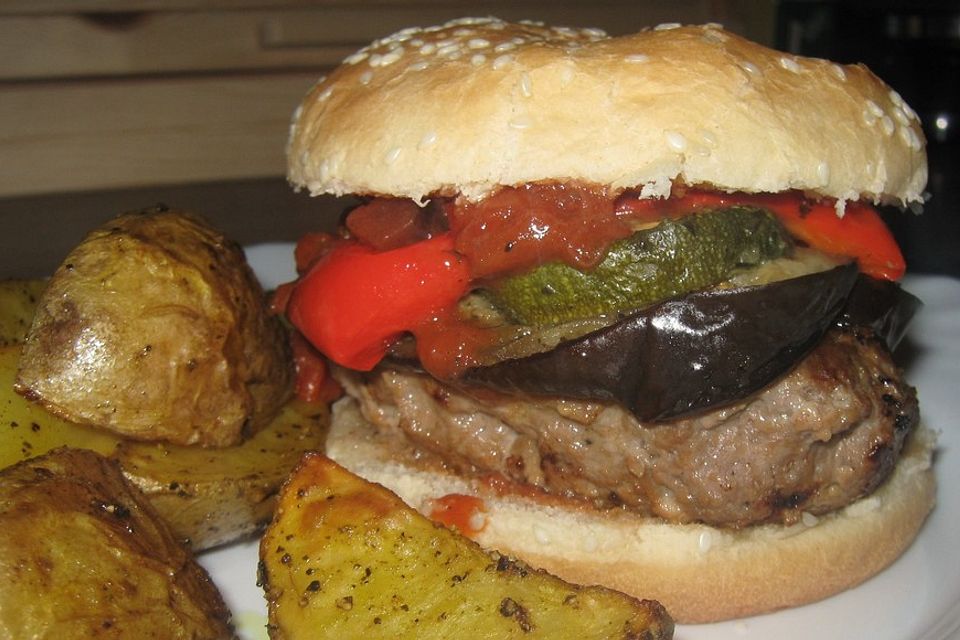 Sommer-Burger mit Ofengemüse