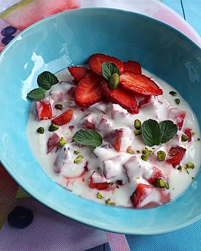 Leichtes Joghurt-Erdbeer-Dessert