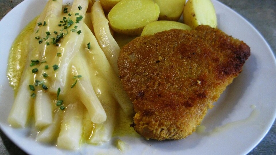 Spargel mit Schnitzel und falscher Hollandaise bei Histaminintoleranz