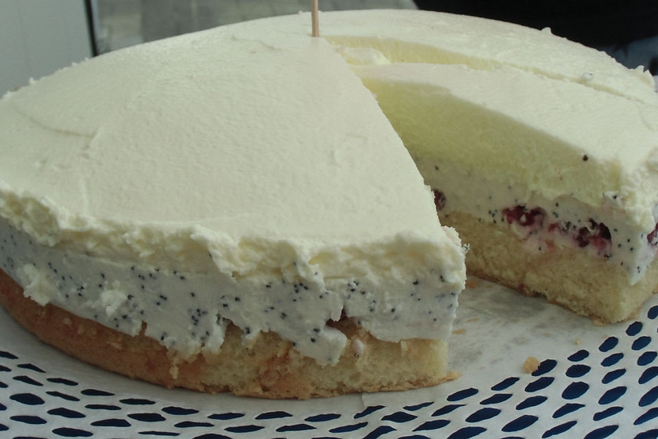 Torte mit Preiselbeeren und Zitronencreme