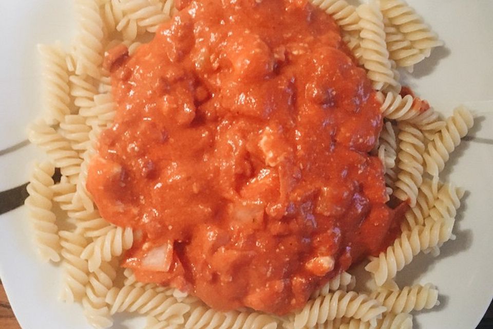 15 Minuten Pasta in leckerer Pesto-Tomatensoße