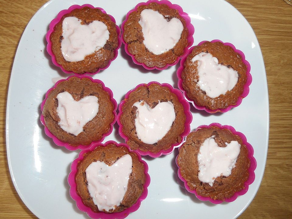 Schoko-Muffins mit Erdbeerjoghurt-Herz von Cooking_Star2000| Chefkoch