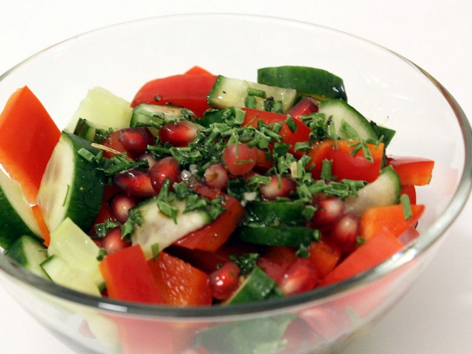 Gurken-Paprika-Salat mit Granatapfelkernen von patty89| Chefkoch