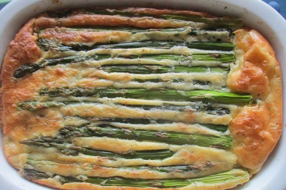 Spargel im Kartoffel-Käse-Kuchen