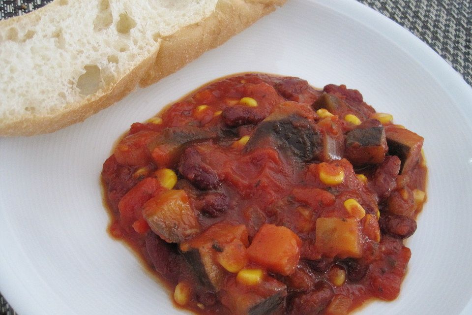 Vegetarisches Chili mit Auberginen