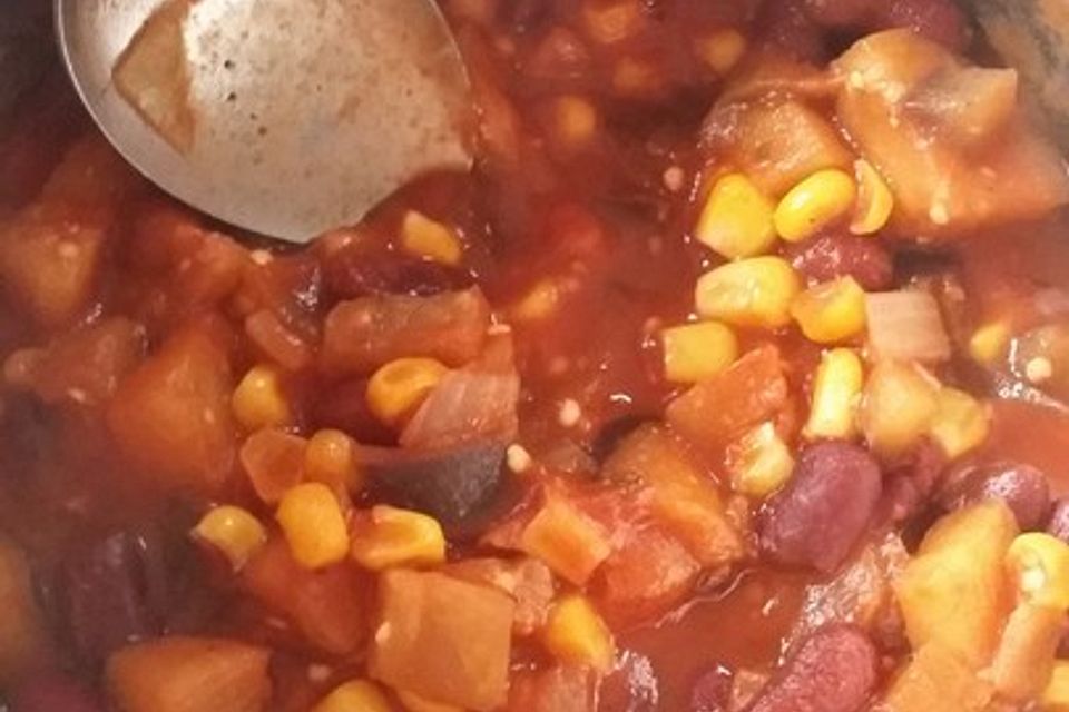 Vegetarisches Chili mit Auberginen