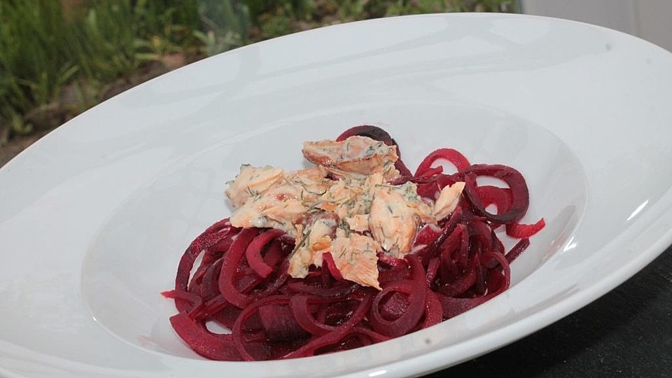 Rote Bete Spaghetti Mit Raucherlachs Sahne Sauce Von Patty Chefkoch