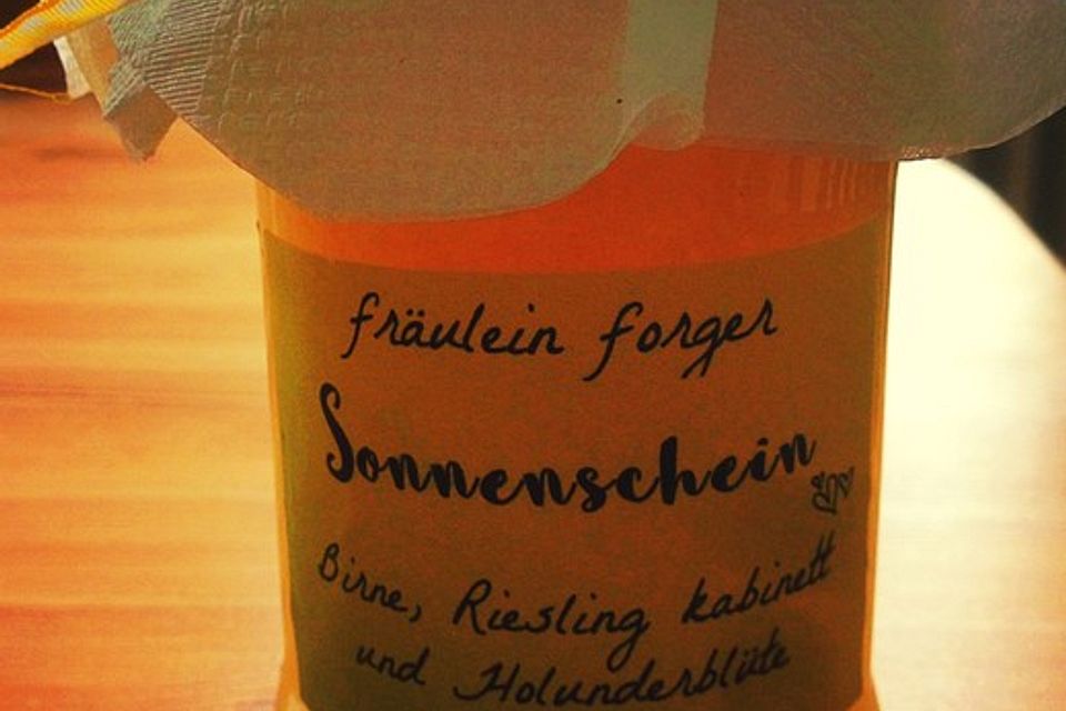 Fruchtige Birnen-Riesling-Konfitüre mit einem Schuss Holundersirup