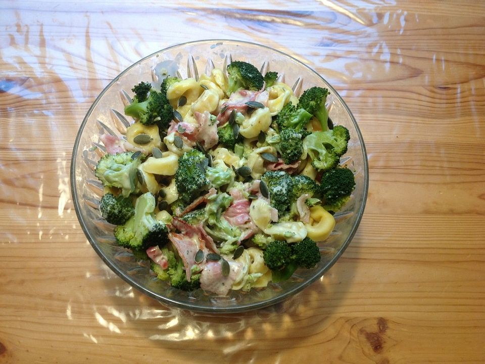 Tortellini-Salat mit Brokkoli und Bacon von Smarty1903| Chefkoch