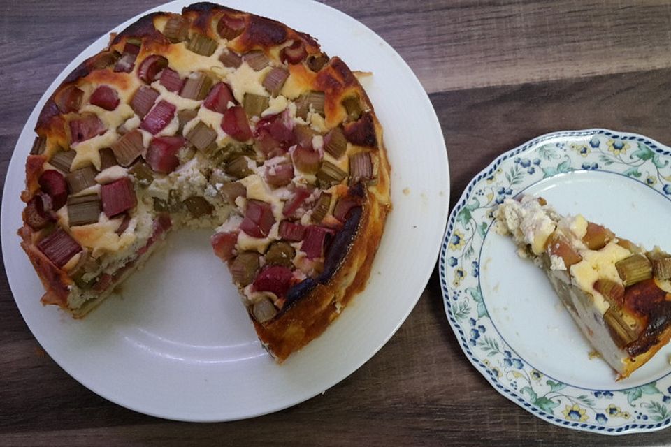 Quarkkuchen mit Rhabarber gefüllt