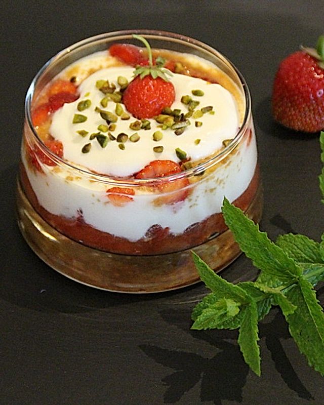 Rhabarber-Vanille-Kompott mit Joghurtmousse