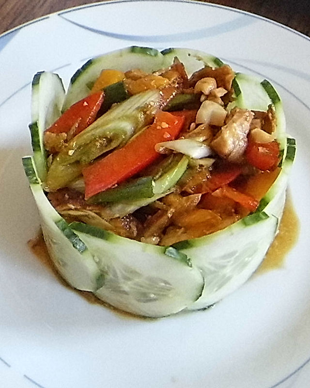 Asiatischer Hähnchensalat