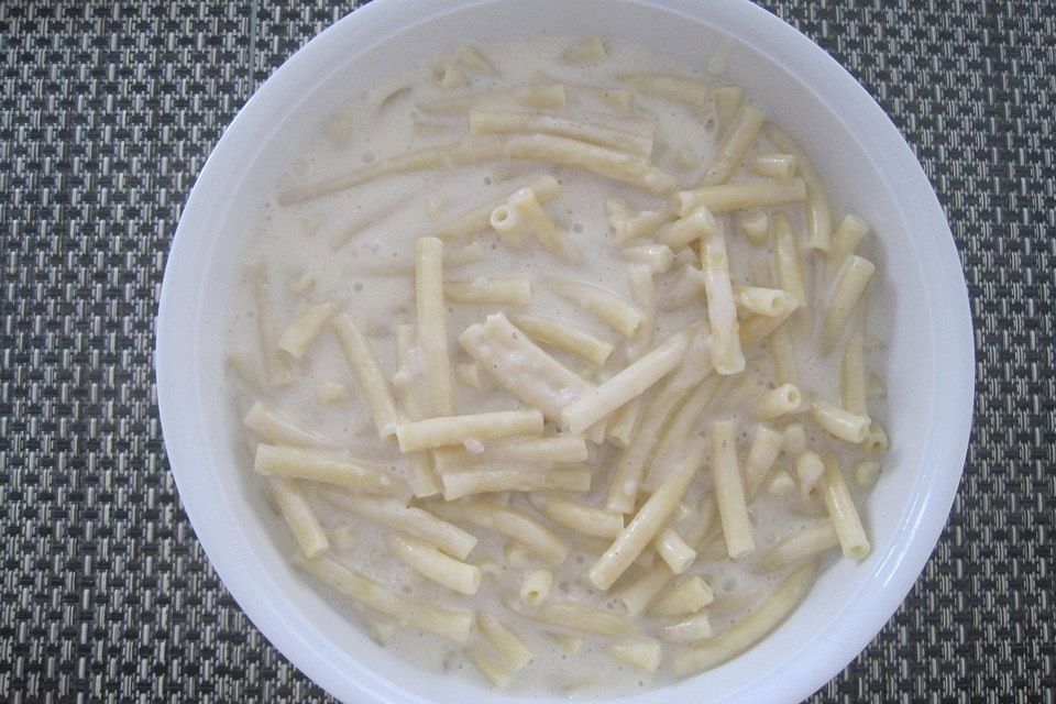 Makkaroni / Maccheroni in Béchamelsoße