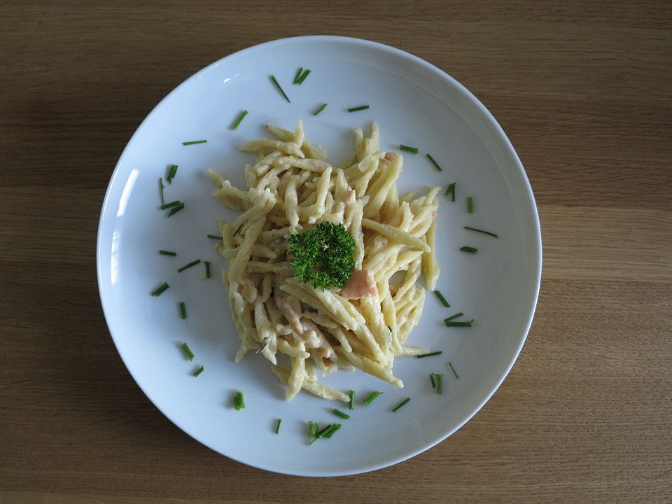 Teigwaren an Lachssauce mit frischen Kräutern von Gadient0| Chefkoch