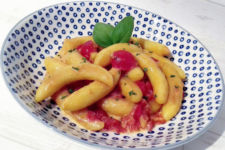 Schupfnudeln mit Paprika-Tomaten-Sahne Sauce