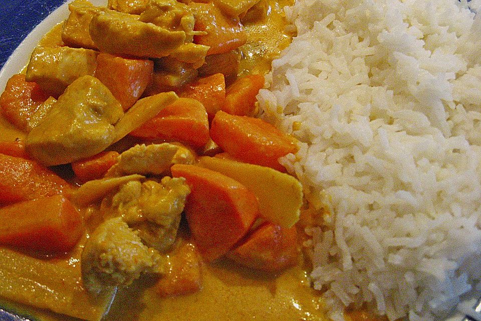 Gäng Gari Gai - Gelber Thai - Curry mit Huhn Gäng Gari Gai - Gelber Thai - Curry mit Huhn
