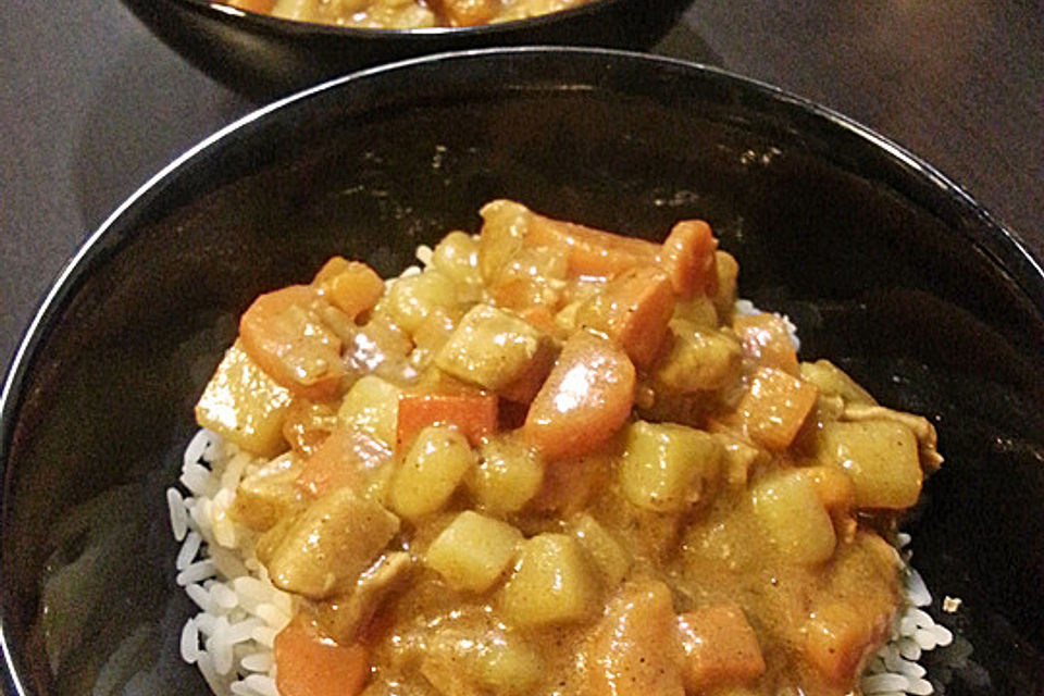 Gäng Gari Gai - Gelber Thai - Curry mit Huhn Gäng Gari Gai - Gelber Thai - Curry mit Huhn