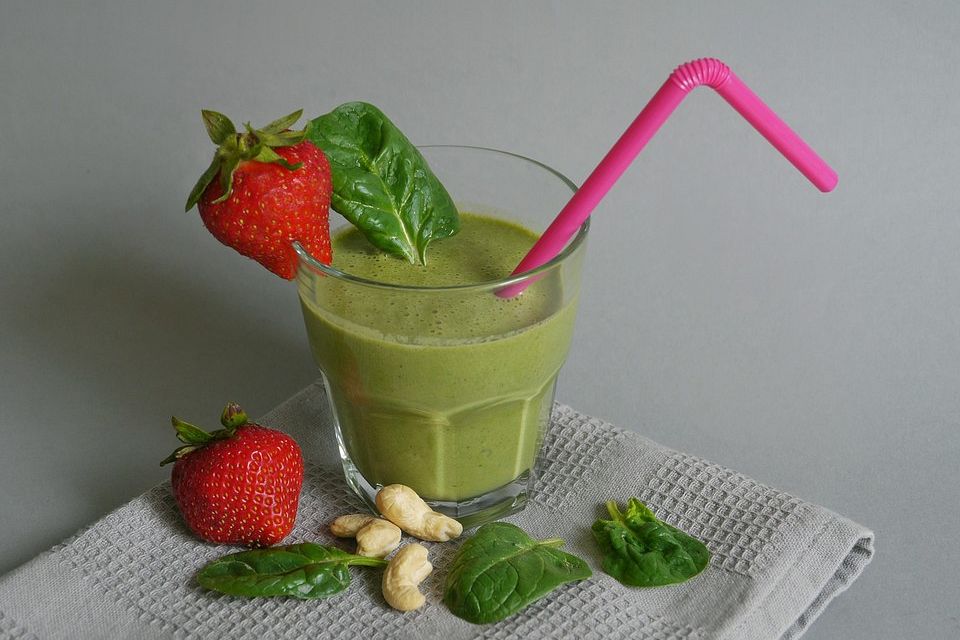 Grüner Erdbeer-Spinat-Smoothie