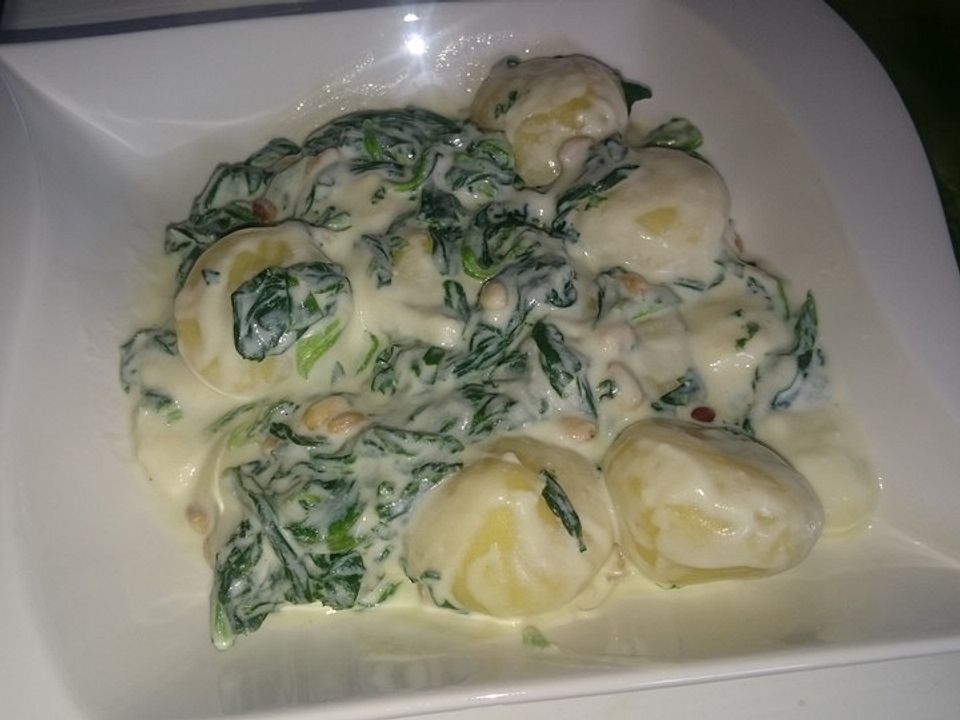 Miniknödel mit Spinatsoße von Iphigenie666| Chefkoch