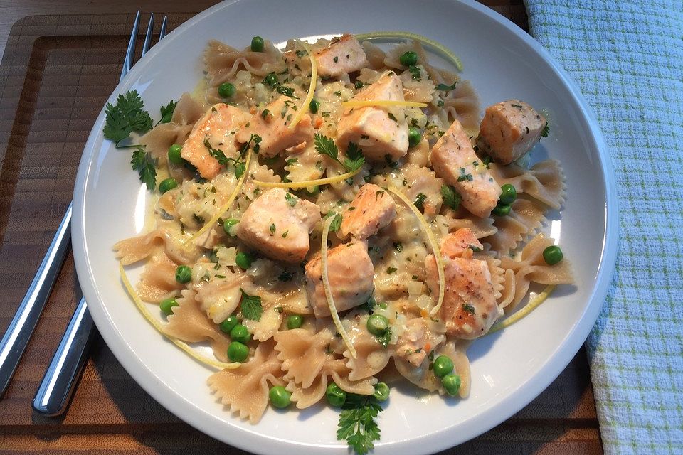 Farfalle mit Lachs in Zitronensauce