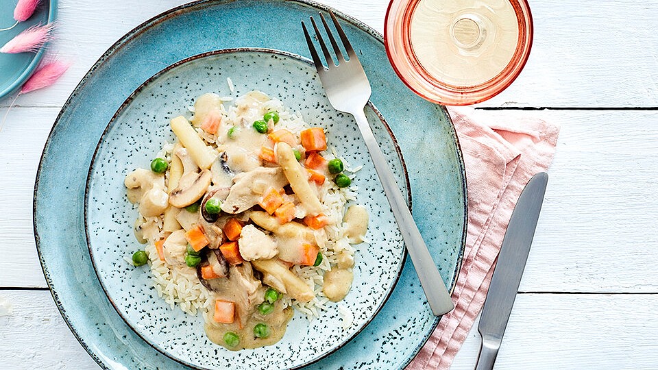 Hühnerfrikassee-Ragout aus Hühnchen, Spargel und Pilzen von Chefkoch-Video