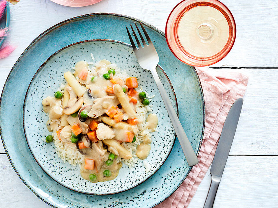 Hühnerfrikassee - Ragout aus Hühnchen, Spargel und Pilzen von Chefkoch ...