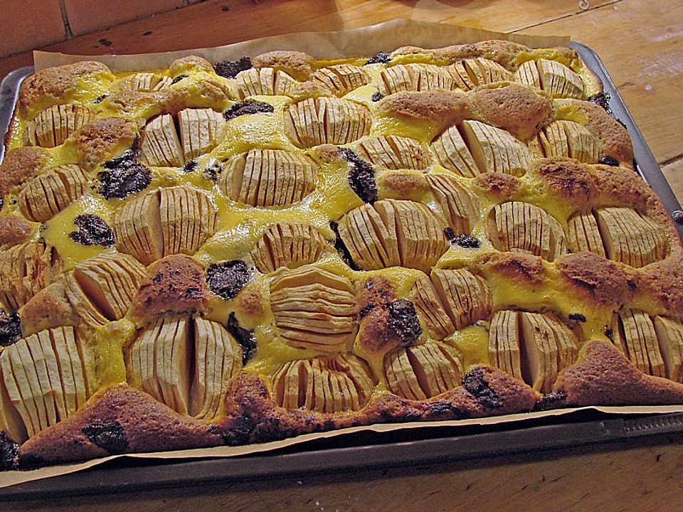 Apfel - Mohn - Marzipan Blechkuchen von floo | Chefkoch