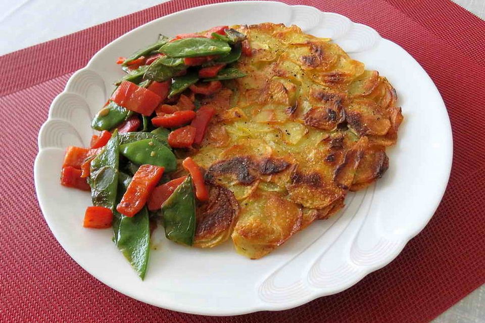 Gemüse mit grüner Currypaste und Bratkartoffeln