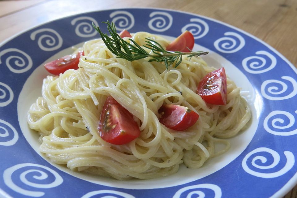 Ziegenkäse-Rosmarin-Nudeln mit Cocktailtomaten