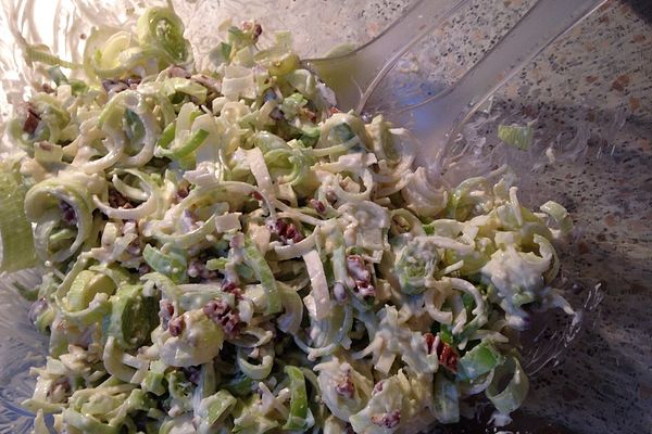 Lauch-Käse-Salat mit Trauben und Walnüssen von SashP | Chefkoch