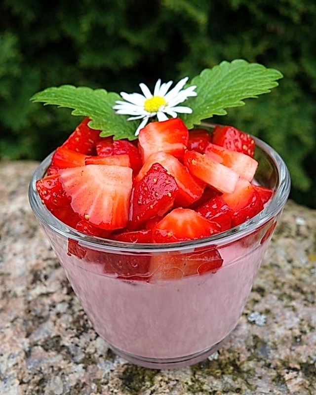 Erdbeer-Buttermilch-Dessert