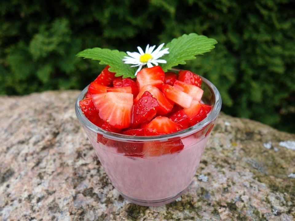 Erdbeer-Buttermilch-Dessert von dodith| Chefkoch