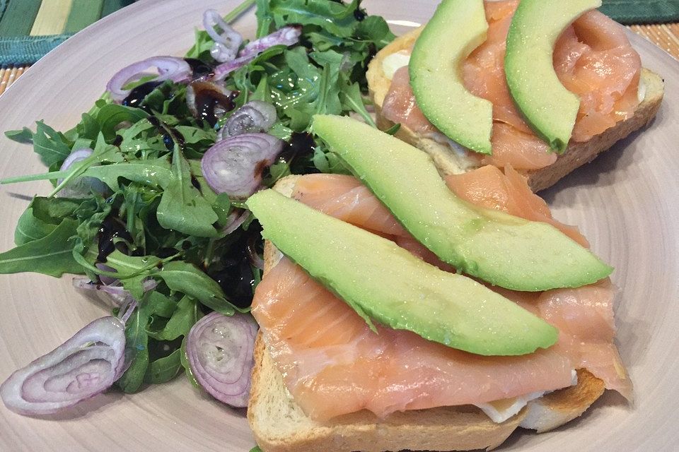 Lachs-Avocado-Toast