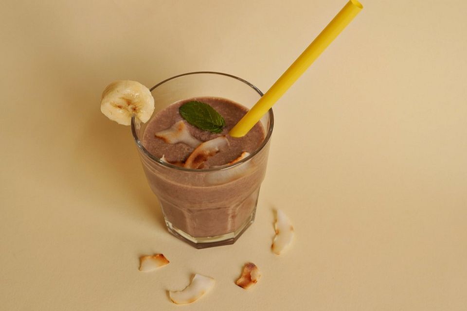 Kaffee-Smoothie mit Banane und Kokosmilch