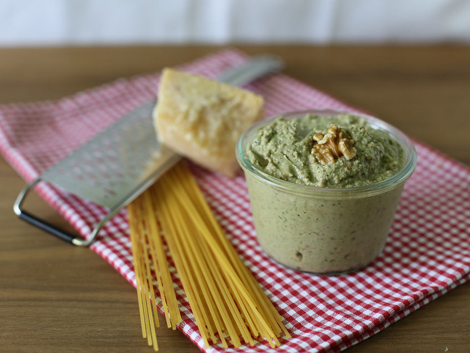 Spargel-Walnuss-Pesto von betziepon| Chefkoch