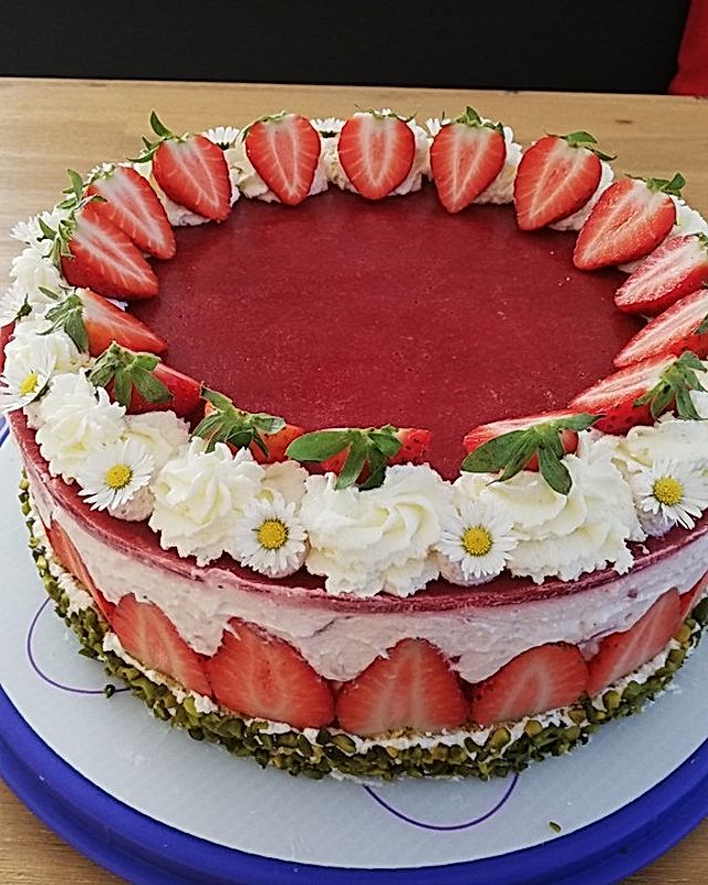 Erdbeer-Joghurt-Torte mit zweierlei Böden