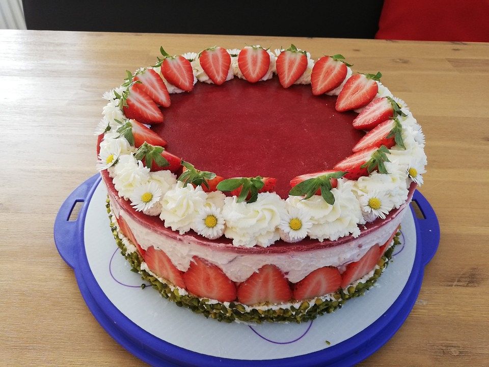 Erdbeer-Joghurt-Torte mit zweierlei Böden von AngieST77| Chefkoch
