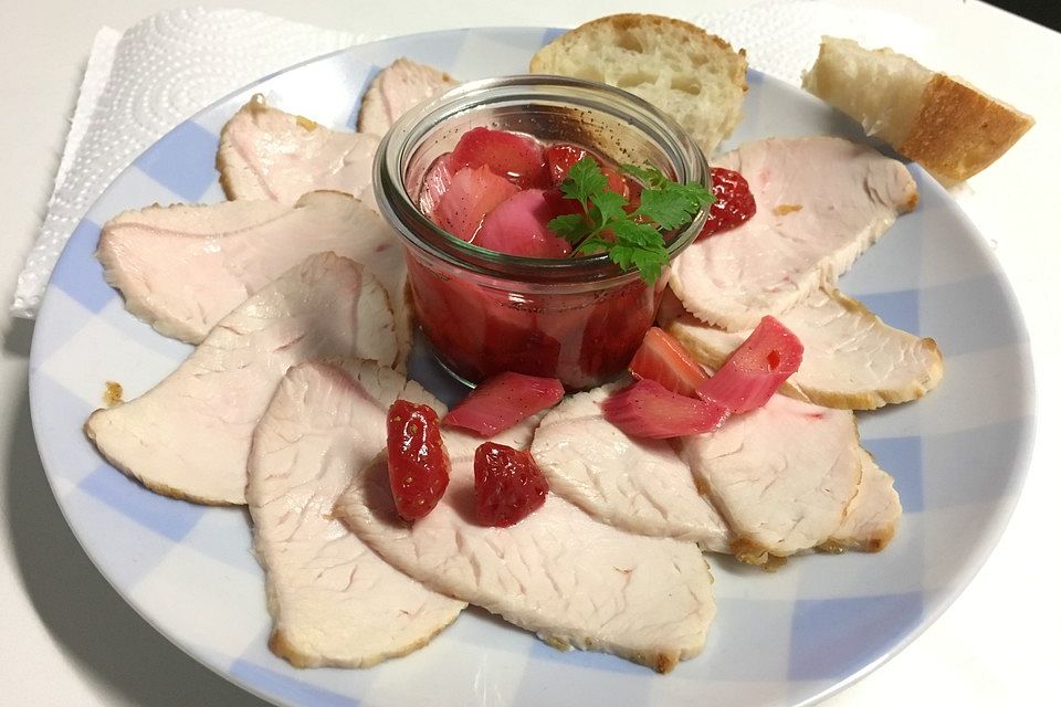 Hauchdünne Putenscheiben mit Erdbeer-Chutney