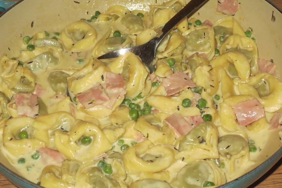 Tortellinipfanne mit Champignons, Schinken und Erbsen Tortellinipfanne mit Champignons, Schinken und Erbsen