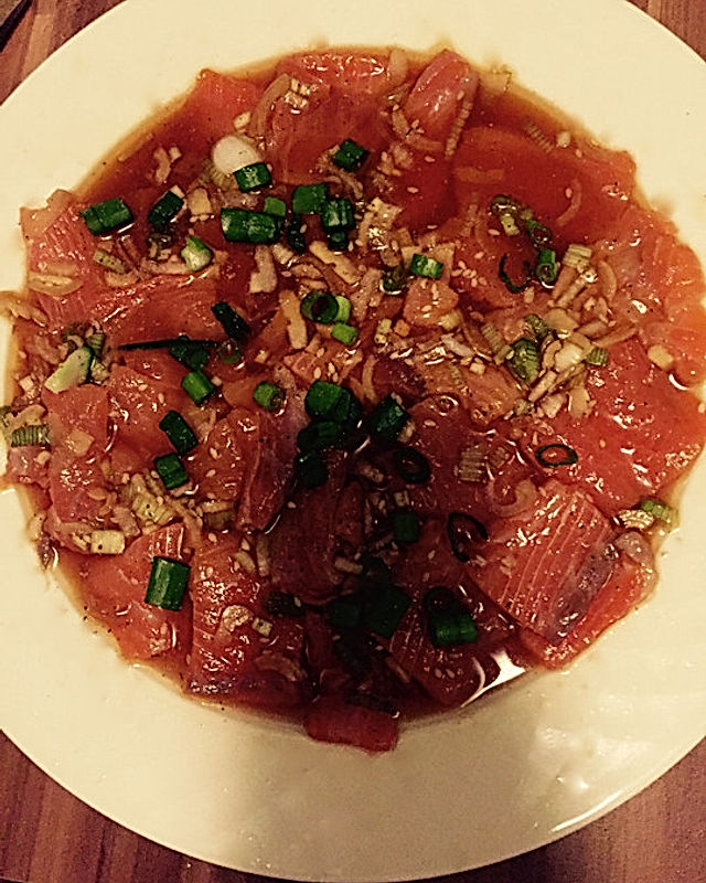 Lachs-Sashimi in Vinaigrette und heißem Öl