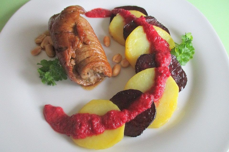 Erdnuss-Involtini an Kartoffel-Rote Betescheiben mit Sahne-Bete-Creme